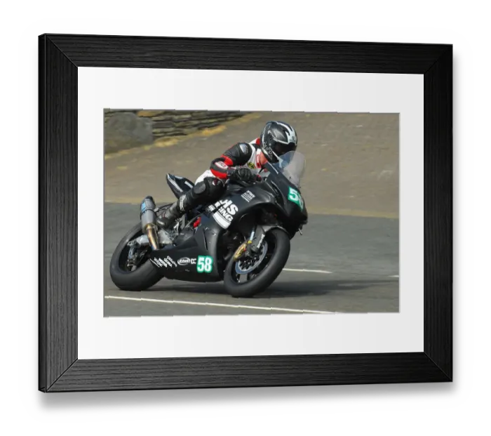 Framed Print : Dan Harrison (Suzuki) 2016 Lightweight TT Framed Print : Dan Harrison (Suzuki) 2016 Lightweight TT