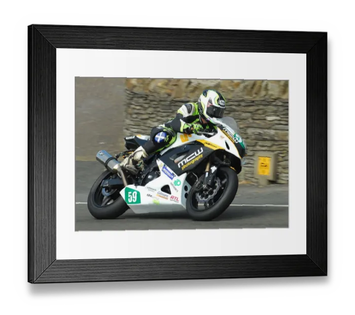 Framed Print : Callum Laidlaw (Suzuki) 2016 Lightweight TT Framed Print : Callum Laidlaw (Suzuki) 2016 Lightweight TT