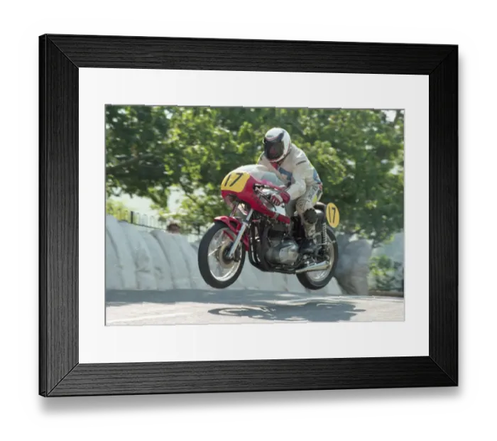Framed Print : Alan Bennallick (Triumph) 1991 Senior Classic Manx Grand Prix Framed Print : Alan Bennallick (Triumph) 1991 Senior Classic Manx Grand Prix