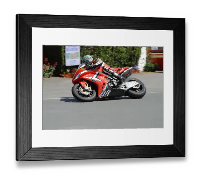 Framed Print : Ian Hutchinson (Yamaha) 2008 Senior TT Framed Print : Ian Hutchinson (Yamaha) 2008 Senior TT