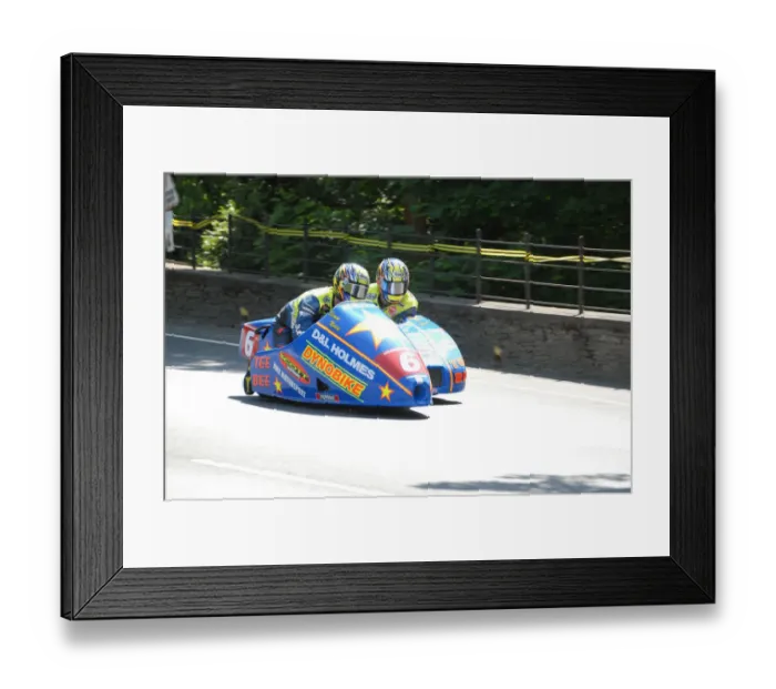 Framed Print : Simon Neary & Jamie Winn (Baker Suzuki) 2008 Sidecar TT Framed Print : Simon Neary & Jamie Winn (Baker Suzuki) 2008 Sidecar TT