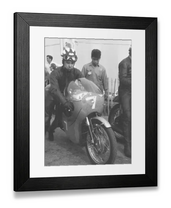 Framed Print : Tommy Robb (Honda) 1963 Junior TT Framed Print : Tommy Robb (Honda) 1963 Junior TT