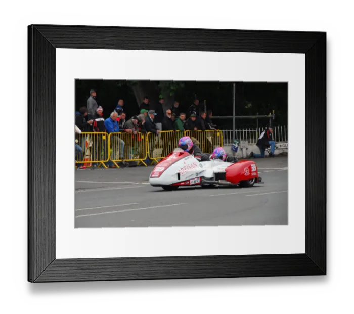 Framed Print : Craig Melvin & Stuart Christian (Suzuki) 2017 Sidecar TT Framed Print : Craig Melvin & Stuart Christian (Suzuki) 2017 Sidecar TT