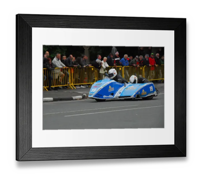 Framed Print : Darren Hope & Shaun Parker (Suzuki DMR) 2017 Sidecar TT Framed Print : Darren Hope & Shaun Parker (Suzuki DMR) 2017 Sidecar TT
