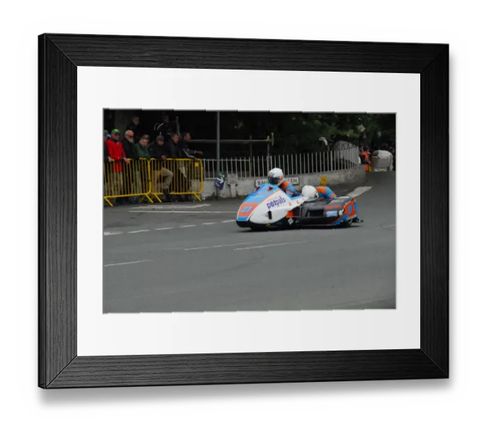 Framed Print : Dave Wallis & Scott Hardie (Suzuki LCR) 2017 Sidecar TT Framed Print : Dave Wallis & Scott Hardie (Suzuki LCR) 2017 Sidecar TT
