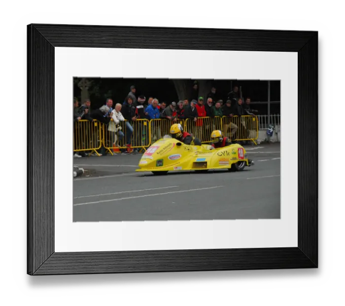 Framed Print : Gordon Shand & Philip Hyde (Shand) 2017 Sidecar TT Framed Print : Gordon Shand & Philip Hyde (Shand) 2017 Sidecar TT