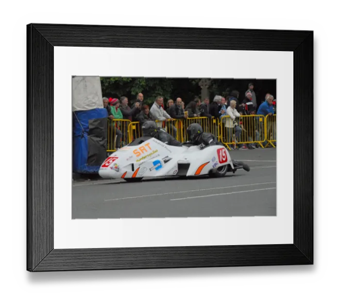 Framed Print : Allan Schofield & Steve Thomas (Suzuki) 2017 Sidecar TT Framed Print : Allan Schofield & Steve Thomas (Suzuki) 2017 Sidecar TT