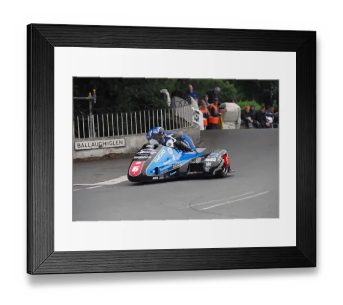 Framed Print : Pete Founds & Jevan Walmsley (Suzuki Founds LCR) 2017 Sidecar TT Framed Print : Pete Founds & Jevan Walmsley (Suzuki Founds LCR) 2017 Sidecar TT