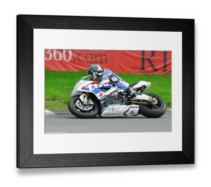 Framed Print : Ian Hutchinson (BMW) 2017 Superstock TT Framed Print : Ian Hutchinson (BMW) 2017 Superstock TT