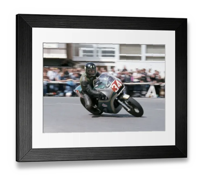 Framed Print : Ian Martin (P & M Suzuki) 1983 Formula One TT