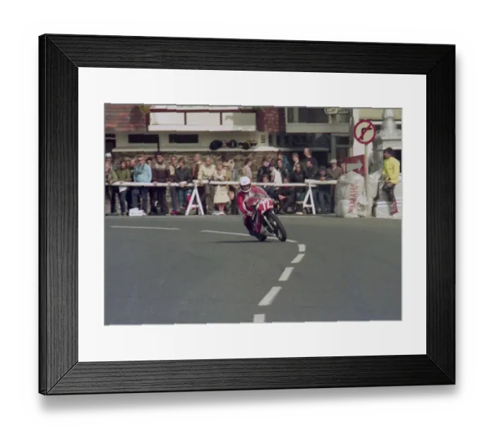 Framed Print : Dave Shone (Yamaha) 1983 Newcomers Manx Grand Prix Framed Print : Dave Shone (Yamaha) 1983 Newcomers Manx Grand Prix