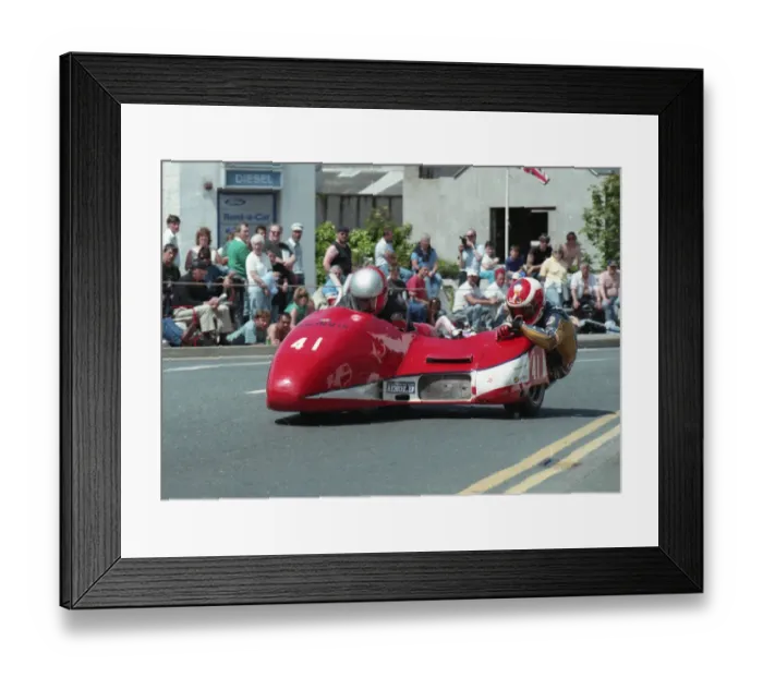 Framed Print : Bill Hodgkins & Sean Collister (Windle) 1993 Sidecar TT Framed Print : Bill Hodgkins & Sean Collister (Windle) 1993 Sidecar TT