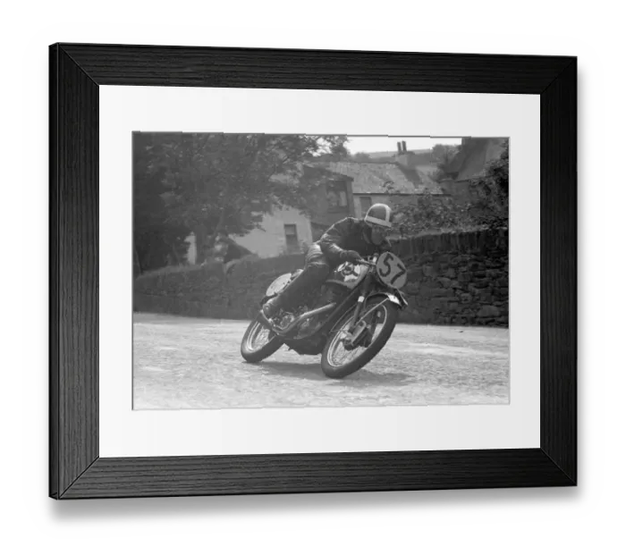 Framed Print : Derek Minter (BSA) 1955 Senior Manx Grand Prix Framed Print : Derek Minter (BSA) 1955 Senior Manx Grand Prix