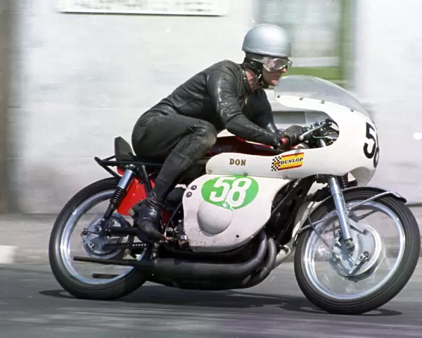 Don Ryder (Brown Yamaha) 1969 Lightweight TT