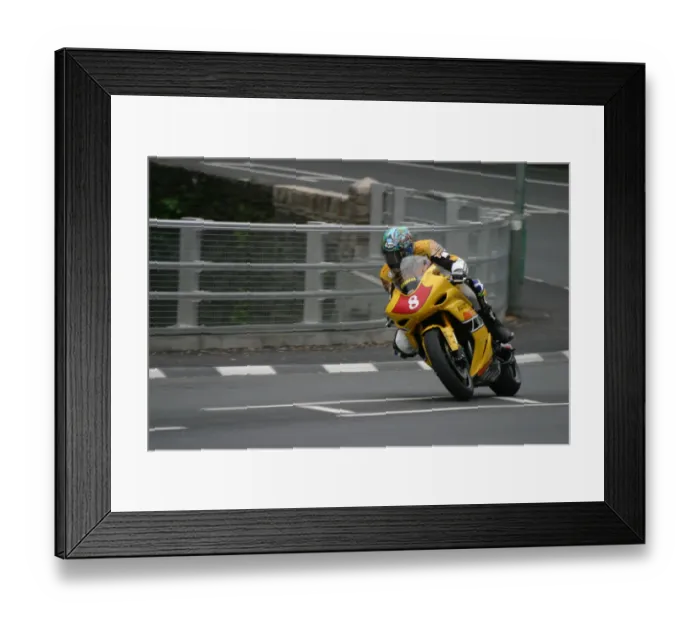Framed Print : Ian Hutchinson (Yamaha) 2008 Superstock TT