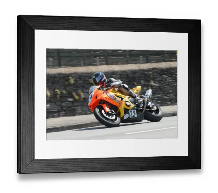 Framed Print : Ian Mackman (Suzuki) 2008 Senior TT Framed Print : Ian Mackman (Suzuki) 2008 Senior TT