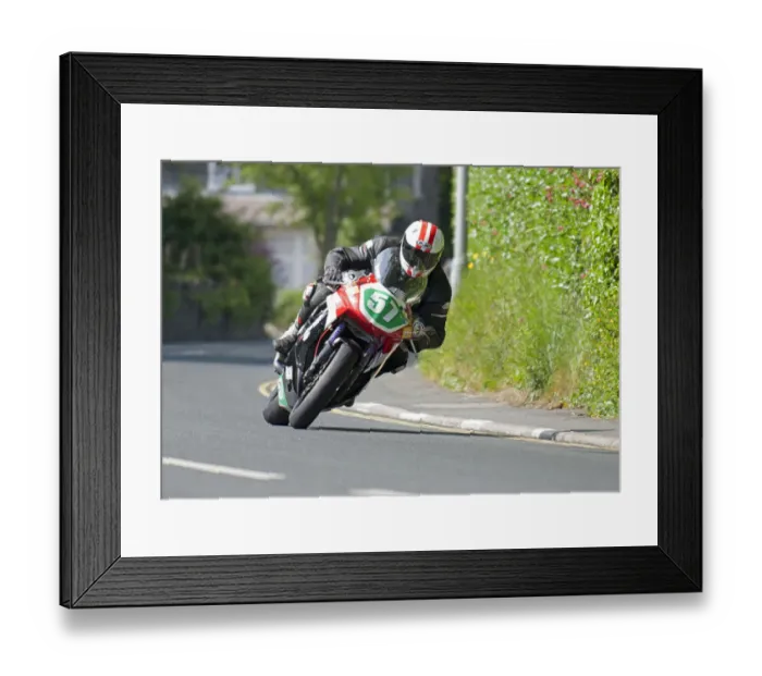 Framed Print : Wayne Axon (Kawasaki) 2015 Lightweight TT Framed Print : Wayne Axon (Kawasaki) 2015 Lightweight TT