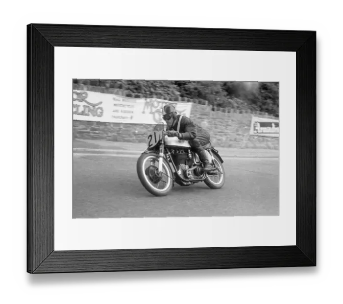 Framed Print : Peter Davey (Norton) 1952 Senior Manx Grand Prix Framed Print : Peter Davey (Norton) 1952 Senior Manx Grand Prix