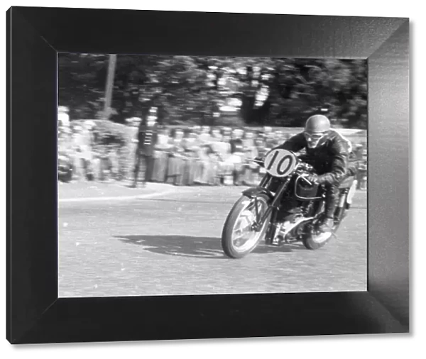 Edward Hunt (Velocette) 1952 Senior Manx Grand Prix