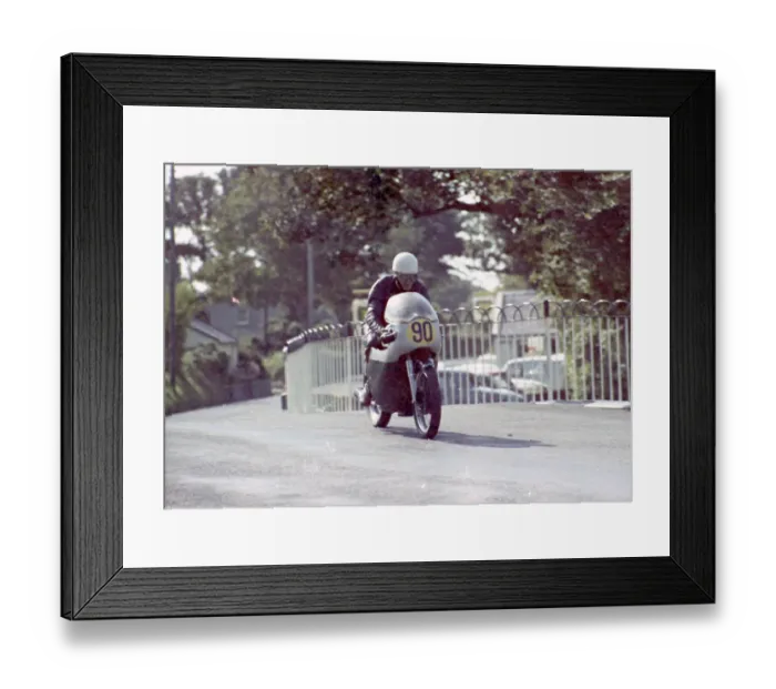 Framed Print : Terry Muir (Norton) 1967 Senior Manx Grand Prix Framed Print : Terry Muir (Norton) 1967 Senior Manx Grand Prix