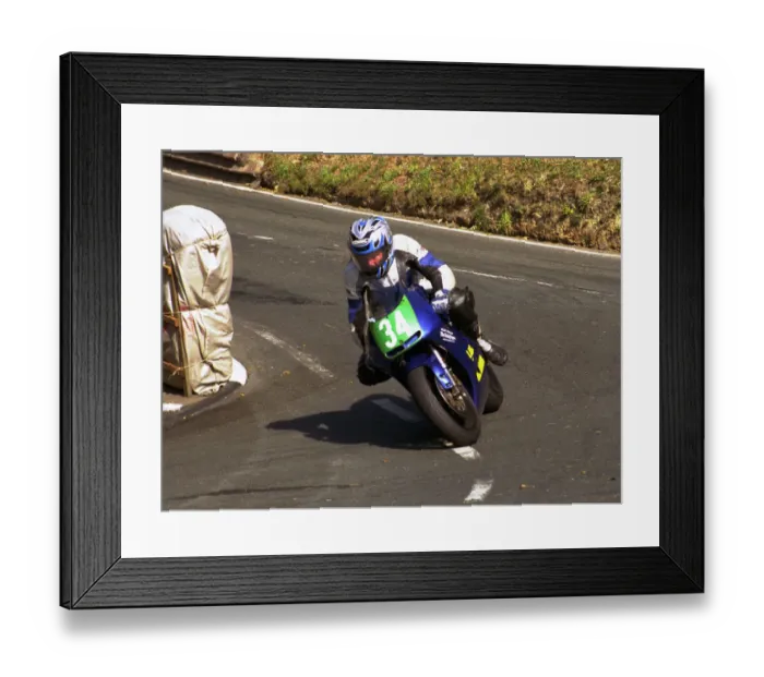Framed Print : Steve Hall (Honda) 2003 Lightweight Manx Grand Prix Framed Print : Steve Hall (Honda) 2003 Lightweight Manx Grand Prix
