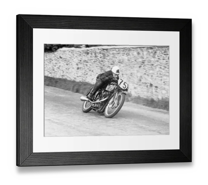 Framed Print : Bernard Hargreaves (Velocette) 1952 Junior Manx Grand Prix Framed Print : Bernard Hargreaves (Velocette) 1952 Junior Manx Grand Prix