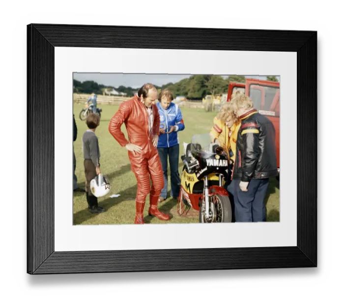 Framed Print : Mike Hailwood (Padgett Yamaha) 1977 Manx Grand Prix