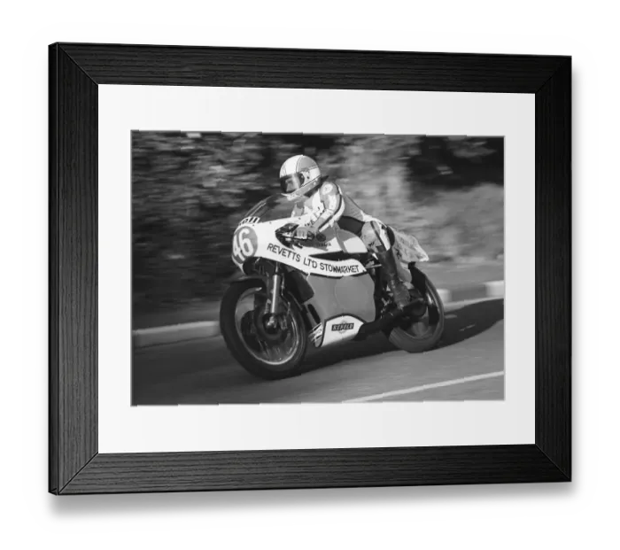 Framed Print : Hans Hart (Yamah) 1979 Lightweight Manx Grand Prix Framed Print : Hans Hart (Yamah) 1979 Lightweight Manx Grand Prix