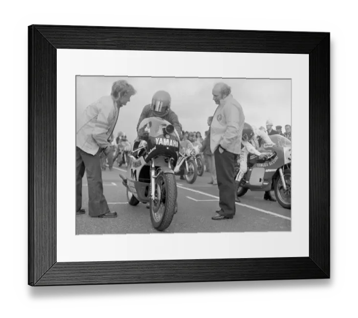 Framed Print : Mike Hailwood (Padgett Yamaha) 1977 Manx Grand Prix Framed Print : Mike Hailwood (Padgett Yamaha) 1977 Manx Grand Prix