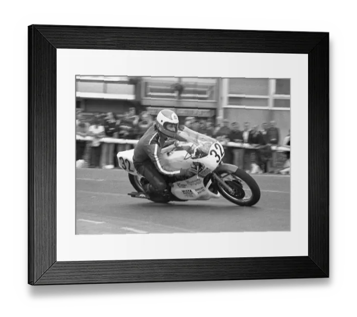 Framed Print : Gary Radcliffe (Yamaha) 1981 Senior Manx Grand Prix