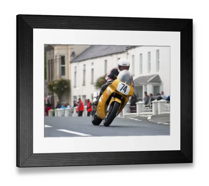 Framed Print : Stuart Noon (RSM Honda) 2000 Formula One TT Framed Print : Stuart Noon (RSM Honda) 2000 Formula One TT