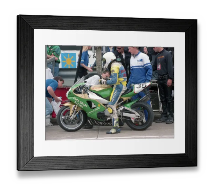 Framed Print : Chris Hook (Yamaha) 2000 Formula One TT Framed Print : Chris Hook (Yamaha) 2000 Formula One TT