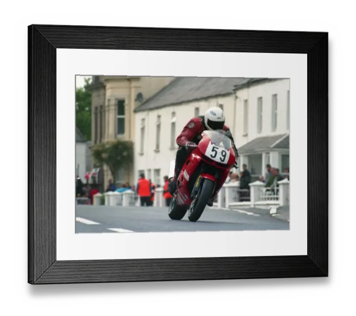 Framed Print : Alan Bezzant (Kawasaki) 2000 Formula One TT Framed Print : Alan Bezzant (Kawasaki) 2000 Formula One TT