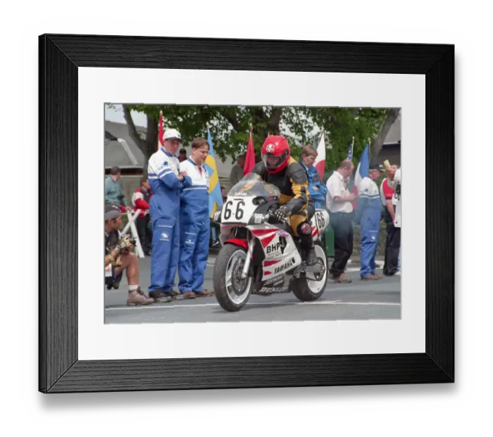 Framed Print : David Calwell (Yamaha) 2000 Formula One TT Framed Print : David Calwell (Yamaha) 2000 Formula One TT