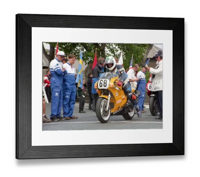 Framed Print : Kevin Murphy (Honda) 2000 Formula One TT Framed Print : Kevin Murphy (Honda) 2000 Formula One TT