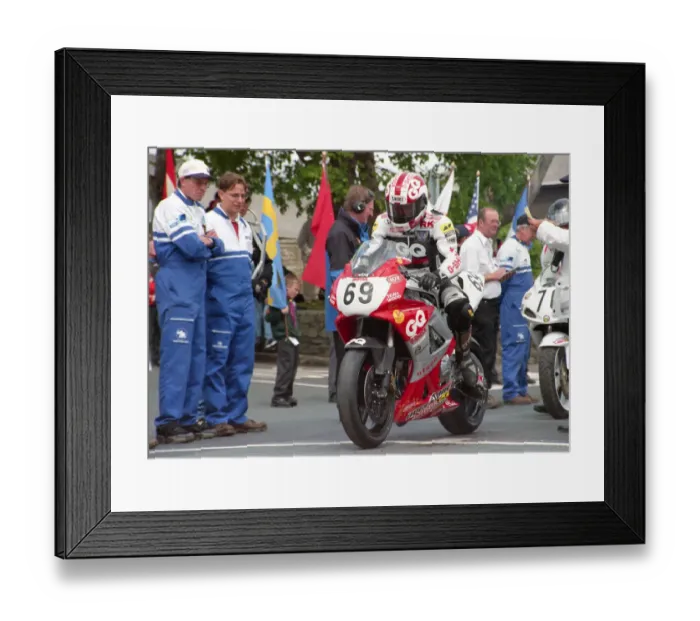 Framed Print : Jun Maeda (Honda) 2000 Formula One TT Framed Print : Jun Maeda (Honda) 2000 Formula One TT