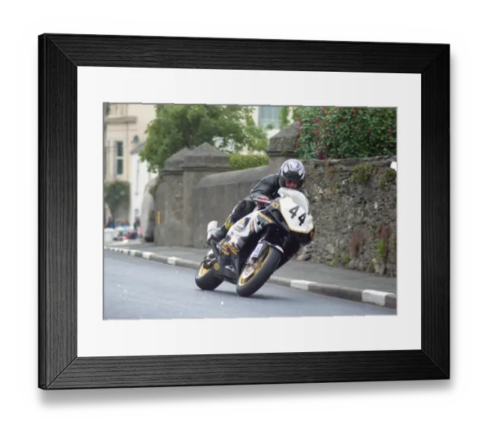 Framed Print : Chris Petty (Suzuki) 2000 Formula One TT Framed Print : Chris Petty (Suzuki) 2000 Formula One TT