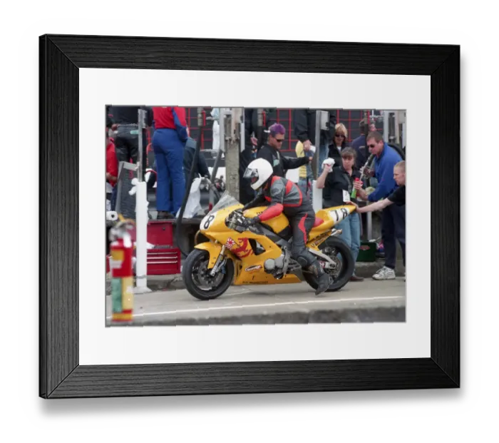 Framed Print : Phil Kneen (Yamaha) 2000 Formula One TT Framed Print : Phil Kneen (Yamaha) 2000 Formula One TT
