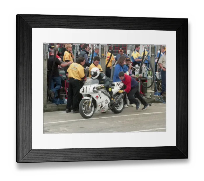 Framed Print : Dave Madsen-Mygdal (Honda) 2000 Formula One TT Framed Print : Dave Madsen-Mygdal (Honda) 2000 Formula One TT
