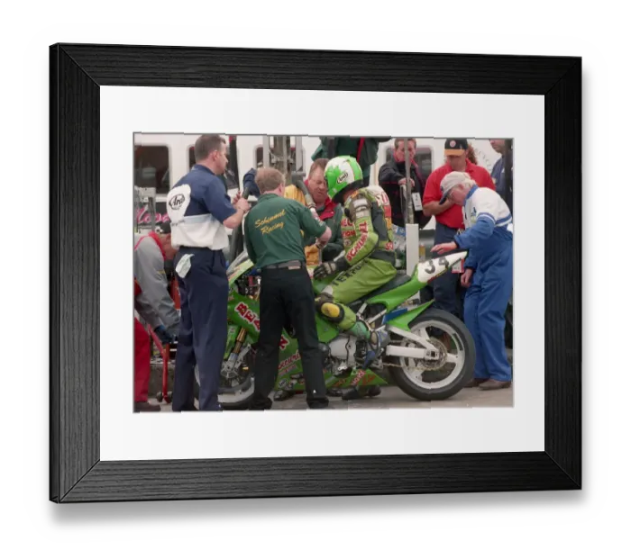 Framed Print : Richard Britton (Schimmel Honda) 2000 Formula One TT Framed Print : Richard Britton (Schimmel Honda) 2000 Formula One TT