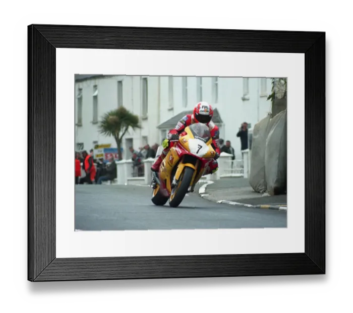 Framed Print : Michael Rutter (Yamaha) 2000 Formula One TT Framed Print : Michael Rutter (Yamaha) 2000 Formula One TT