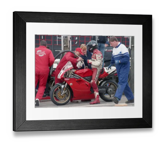 Framed Print : Geoff Sawyer (Ducatii) 2000 Formula One TT Framed Print : Geoff Sawyer (Ducatii) 2000 Formula One TT