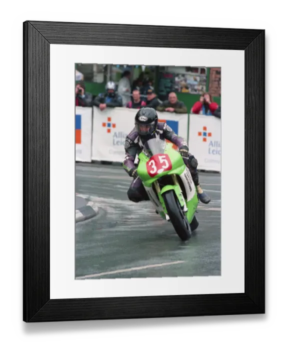 Framed Print : Brian Kneale (Yamaha) 2000 Production TT Framed Print : Brian Kneale (Yamaha) 2000 Production TT