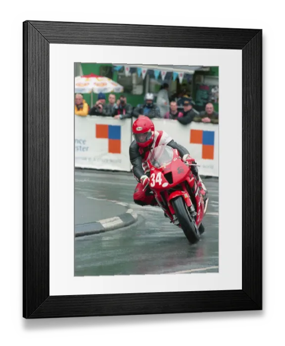 Framed Print : Leslie Williams (Honda) 2000 Production TT