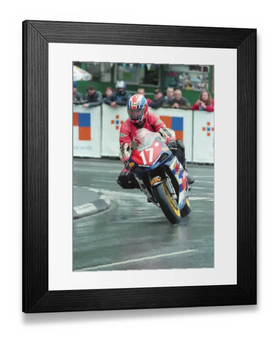 Framed Print : Paul Hunt (Yamaha) 2000 Production TT Framed Print : Paul Hunt (Yamaha) 2000 Production TT