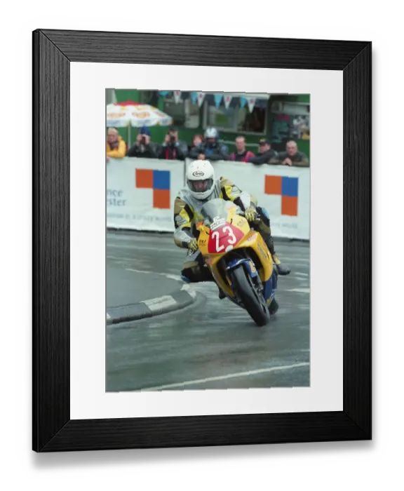 Framed Print : Carl Rennie (Pidcock Honda) 2000 Production TT