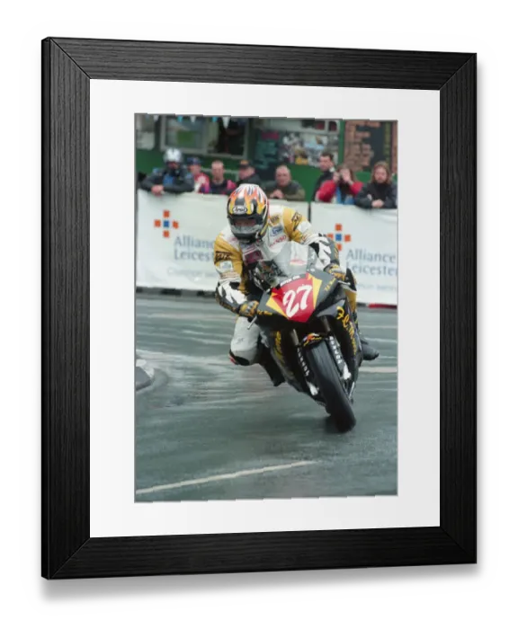 Framed Print : Steve Dey (Yamaha) 2000 Production TT Framed Print : Steve Dey (Yamaha) 2000 Production TT