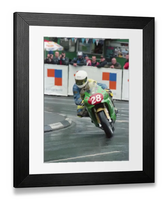 Framed Print : Chris Hook (Yamaha) 2000 Production TT Framed Print : Chris Hook (Yamaha) 2000 Production TT