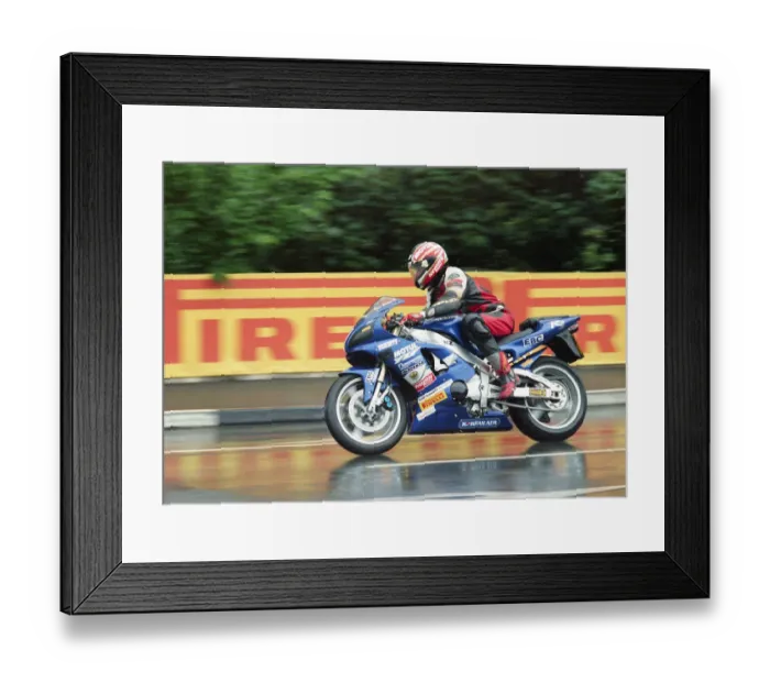 Framed Print : Steve Bridge (Yamaha) 2000 Production TT Framed Print : Steve Bridge (Yamaha) 2000 Production TT
