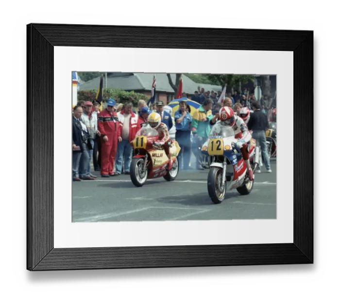 Framed Print : Eddie Laycock (Yamaha) and Carl Fogarty (Honda) 1989 Senior TT Framed Print : Eddie Laycock (Yamaha) and Carl Fogarty (Honda) 1989 Senior TT